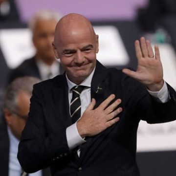 Инфантино переизбрали на пост главы ФИФА аплодисментами